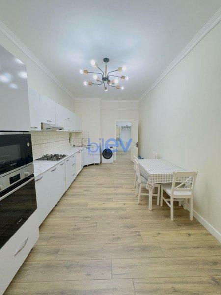 Kirayə (aylıq) 3 otaqlı Yeni Tikili  130m², Bakı