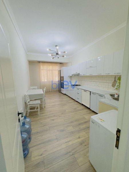 Kirayə (aylıq) 3 otaqlı Yeni Tikili  130m², Bakı
