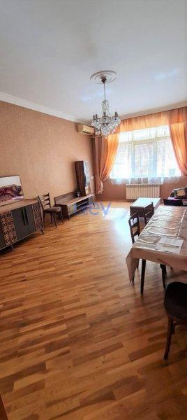 Aylıq Kirayə 3 otaqlı Köhnə Tikili bina evi  95m², Bakı