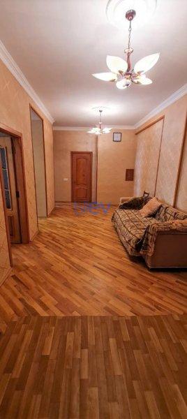 Aylıq Kirayə 3 otaqlı Köhnə Tikili bina evi  95m², Bakı