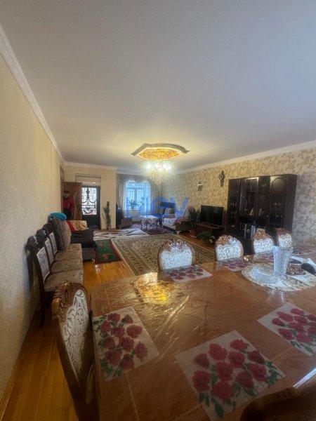 Satılır 10 otaqlı Həyət evi  218m², Bakı