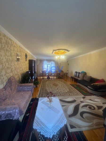 Satılır 10 otaqlı Həyət evi  218m², Bakı