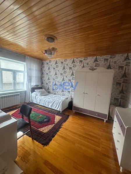 Satılır 10 otaqlı Həyət evi  218m², Bakı