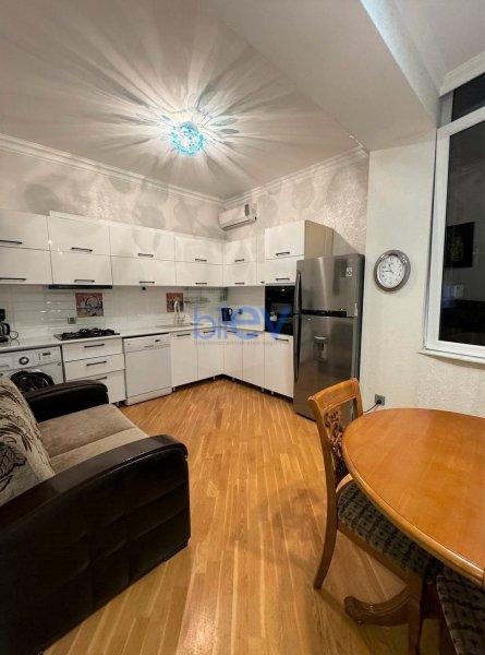 Kirayə (aylıq) 3 otaqlı Yeni Tikili  105m², Bakı
