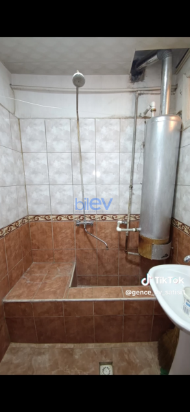 Satılır 2 otaqlı Köhnə Tikili  52m², Gəncə