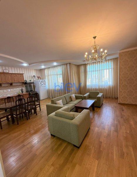 Kirayə (aylıq) 4 otaqlı Yeni Tikili  160m², Bakı