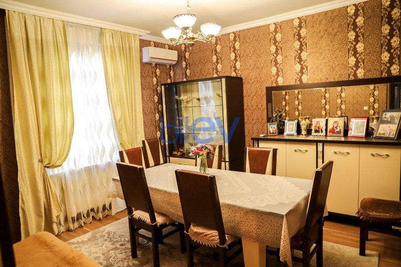 Satılır 5 otaqlı Həyət evi  180m², Bakı