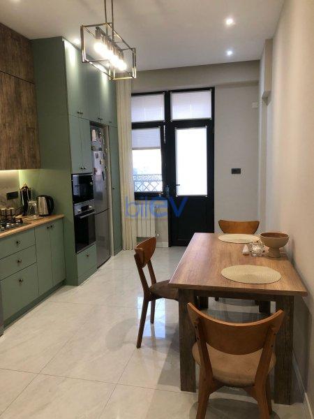 Kirayə (aylıq) 4 otaqlı Yeni Tikili  143m², Bakı