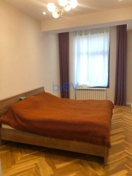 Kirayə (aylıq) 4 otaqlı Yeni Tikili  143m², Bakı