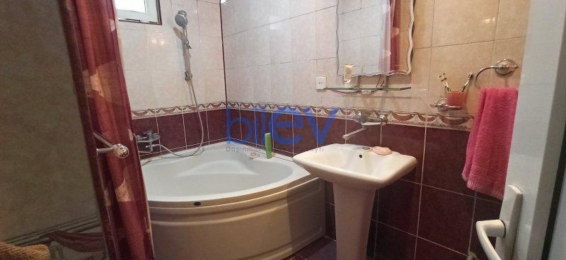 Satılır 8 otaqlı Həyət evi  215m², Bakı