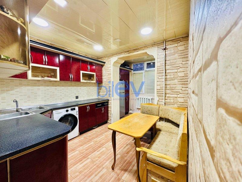 Satılır 4 otaqlı Köhnə Tikili  90m², Bakı