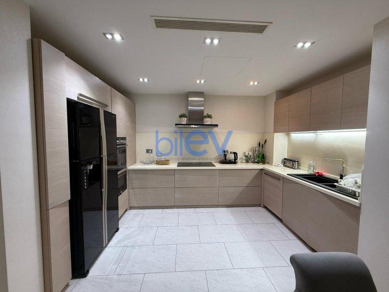 Aylıq Kirayə 3 otaqlı Yeni Tikili bina evi  160m², Bakı