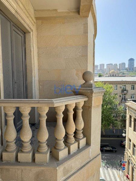 Satılır 3 otaqlı Yeni Tikili  185m², Bakı