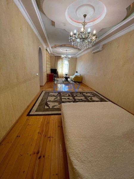 Satış 8 otaqlı Həyət evi  300m², Şəki