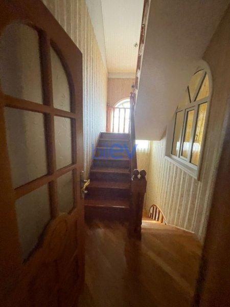 Satış 8 otaqlı Həyət evi  300m², Şəki