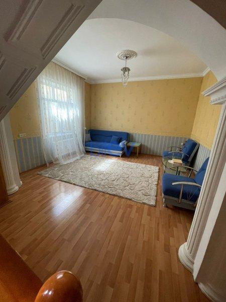 Satış 8 otaqlı Həyət evi  300m², Şəki
