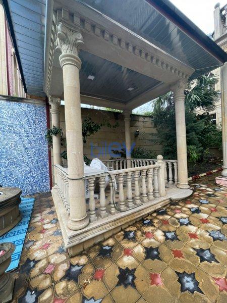 Satış 8 otaqlı Həyət evi  300m², Şəki