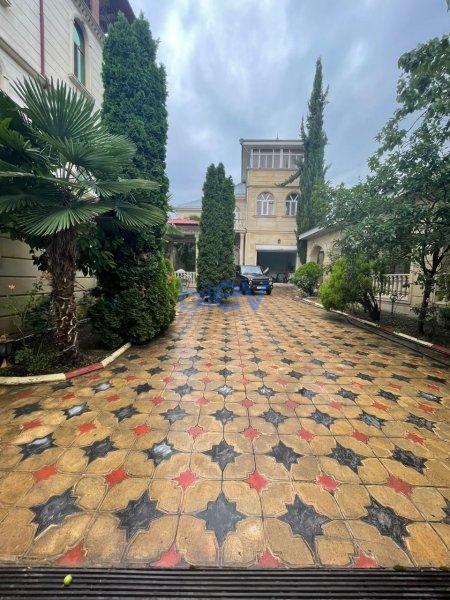Satış 8 otaqlı Həyət evi  300m², Şəki