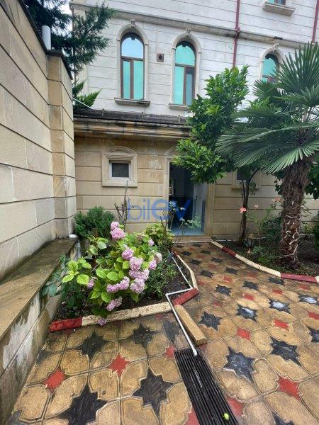 Satış 8 otaqlı Həyət evi  300m², Şəki
