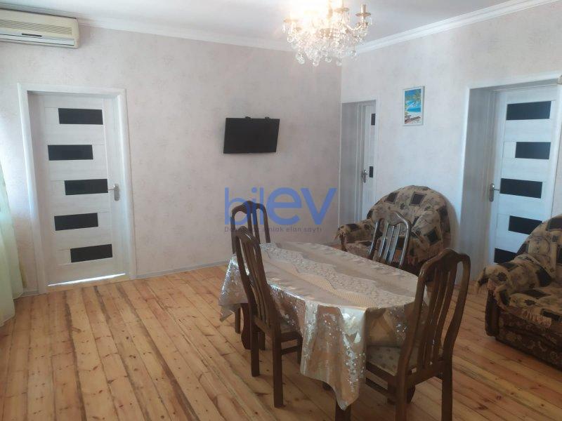 Satılır 8 otaqlı Həyət evi  200m², Bakı