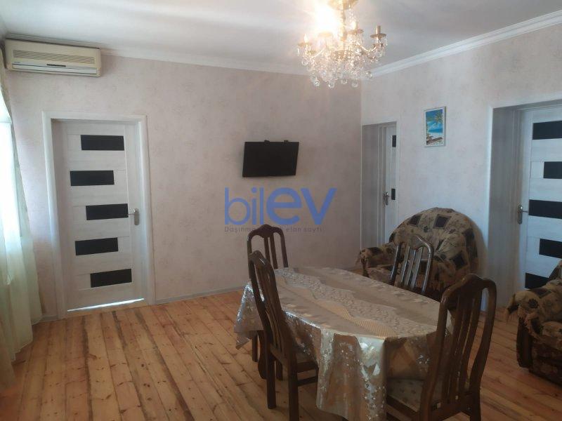 Satılır 8 otaqlı Həyət evi  200m², Bakı