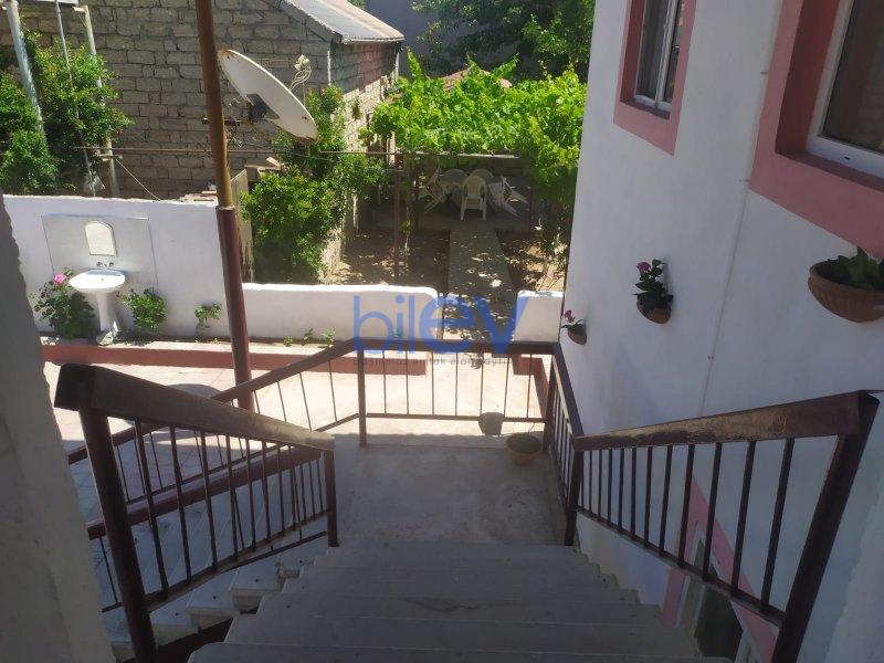 Satılır 8 otaqlı Həyət evi  200m², Bakı