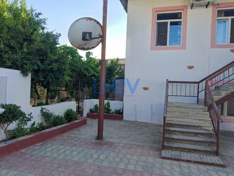 Satılır 8 otaqlı Həyət evi  200m², Bakı