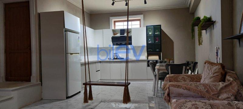 Satılır 5 otaqlı Həyət evi  180m², Bakı