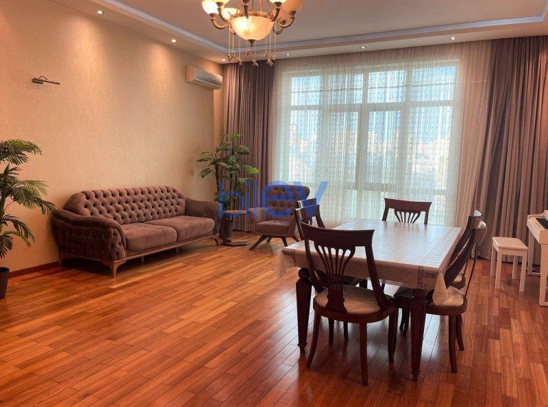 Kirayə (aylıq) 3 otaqlı Yeni Tikili  160m², Bakı