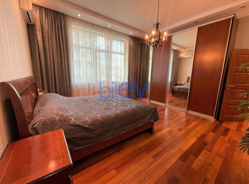 Kirayə (aylıq) 3 otaqlı Yeni Tikili  160m², Bakı