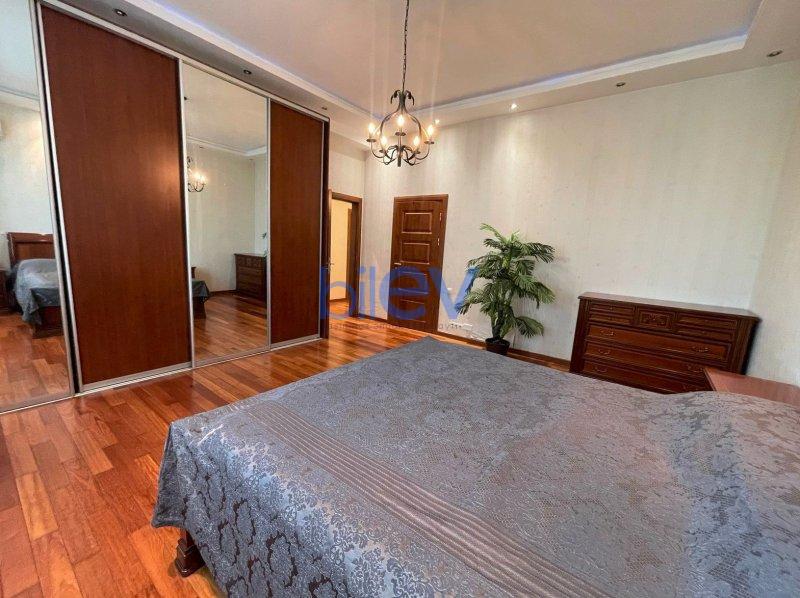 Kirayə (aylıq) 3 otaqlı Yeni Tikili  160m², Bakı