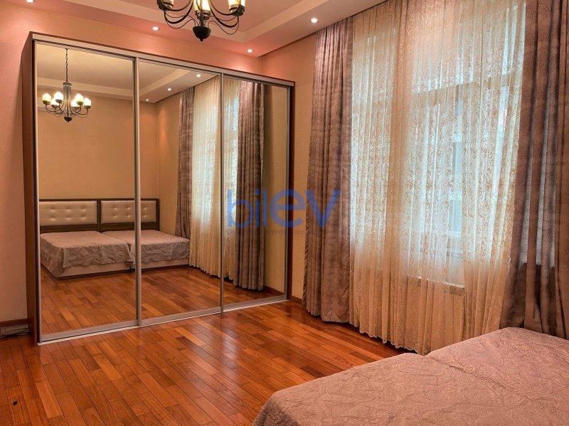 Kirayə (aylıq) 3 otaqlı Yeni Tikili  160m², Bakı