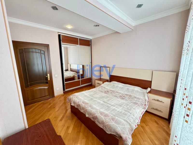 Kirayə (aylıq) 3 otaqlı Yeni Tikili  150m², Bakı