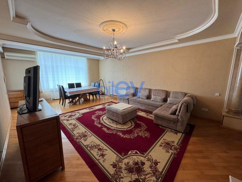 Kirayə (aylıq) 3 otaqlı Yeni Tikili  150m², Bakı