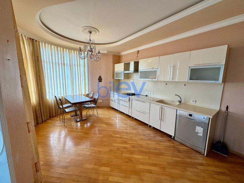 Kirayə (aylıq) 3 otaqlı Yeni Tikili  150m², Bakı