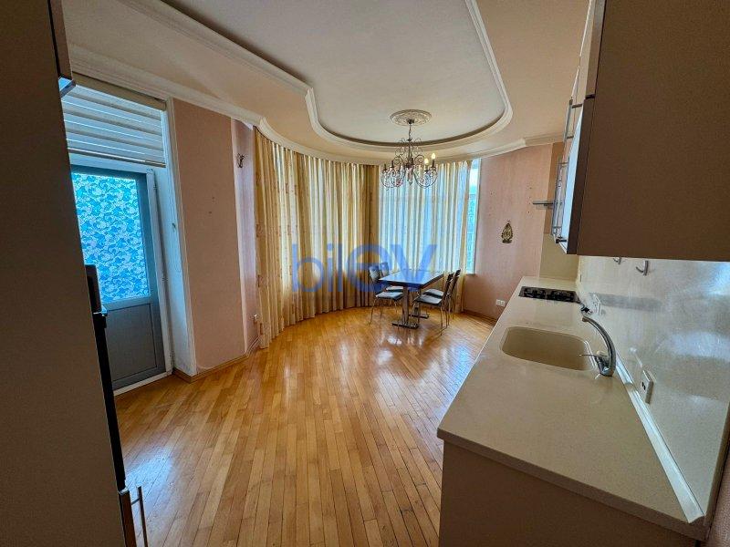 Kirayə (aylıq) 3 otaqlı Yeni Tikili  150m², Bakı
