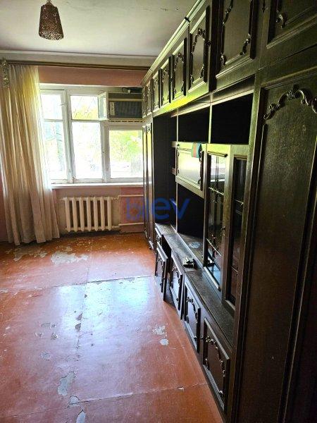 Satılır 4 otaqlı Köhnə Tikili  100m², Bakı