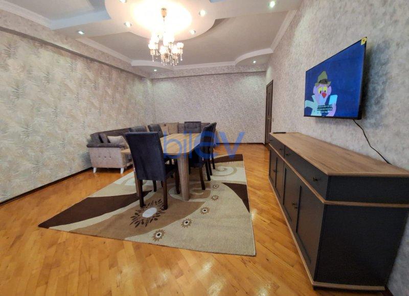 Kirayə (aylıq) 2 otaqlı Yeni Tikili  100m², Bakı