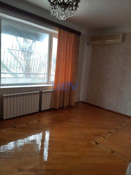 Kirayə (aylıq) 4 otaqlı Köhnə Tikili  125m², Bakı