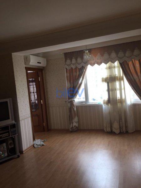Satılır 2 otaqlı Köhnə Tikili  65m², Bakı