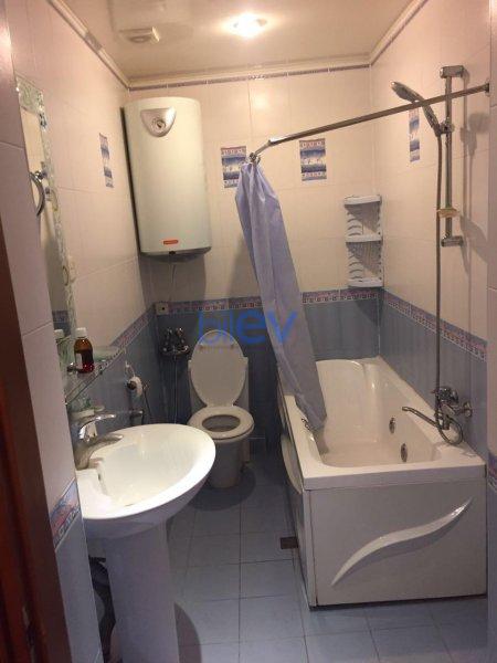 Satılır 2 otaqlı Köhnə Tikili  65m², Bakı