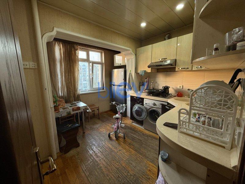 Satılır 5 otaqlı Köhnə Tikili  95m², Bakı