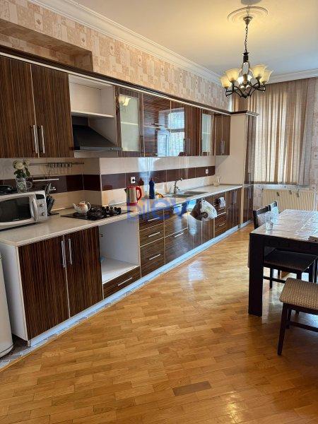 Satış 3 otaqlı Yeni Tikili bina evi  147m², Bakı