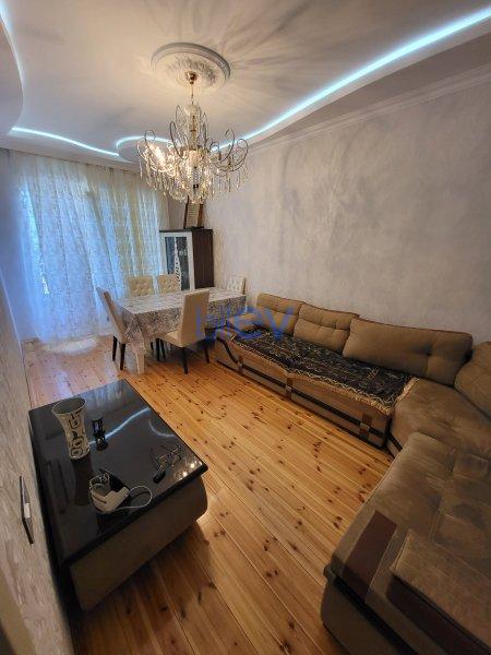 Satılır 5 otaqlı Həyət evi  200m², Bakı