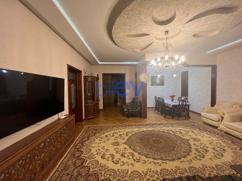 Satış 7 otaqlı Həyət evi  370m², Bakı
