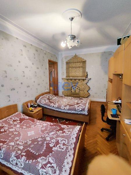 Satış 4 otaqlı Köhnə Tikili bina evi  96m², Bakı