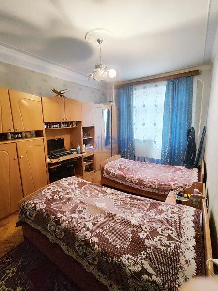 Satış 4 otaqlı Köhnə Tikili bina evi  96m², Bakı