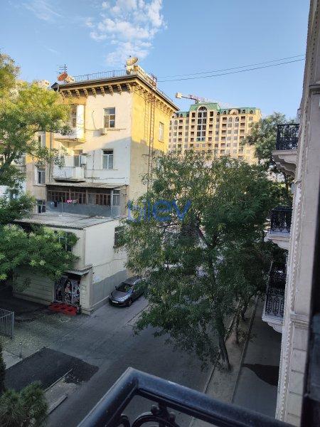 Satış 4 otaqlı Köhnə Tikili bina evi  96m², Bakı