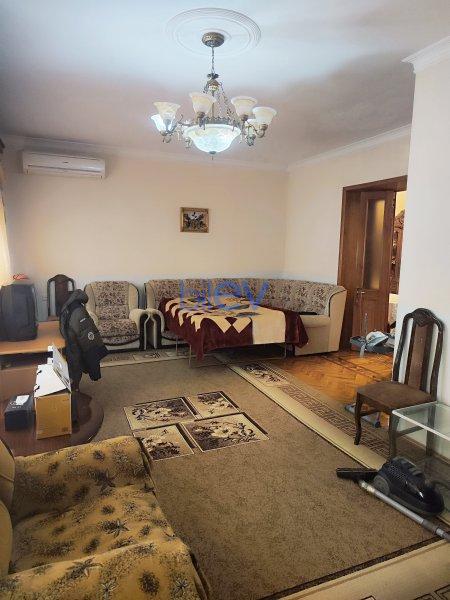 Satış 4 otaqlı Köhnə Tikili bina evi  96m², Bakı