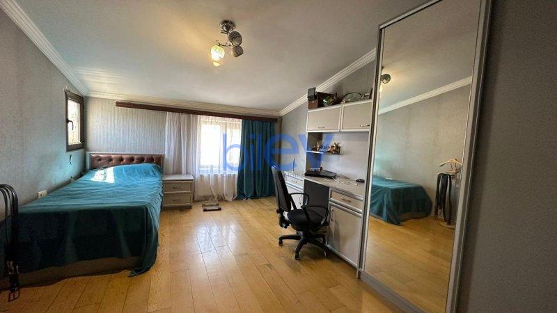 Satılır 6 otaqlı Köhnə Tikili  140m², Bakı